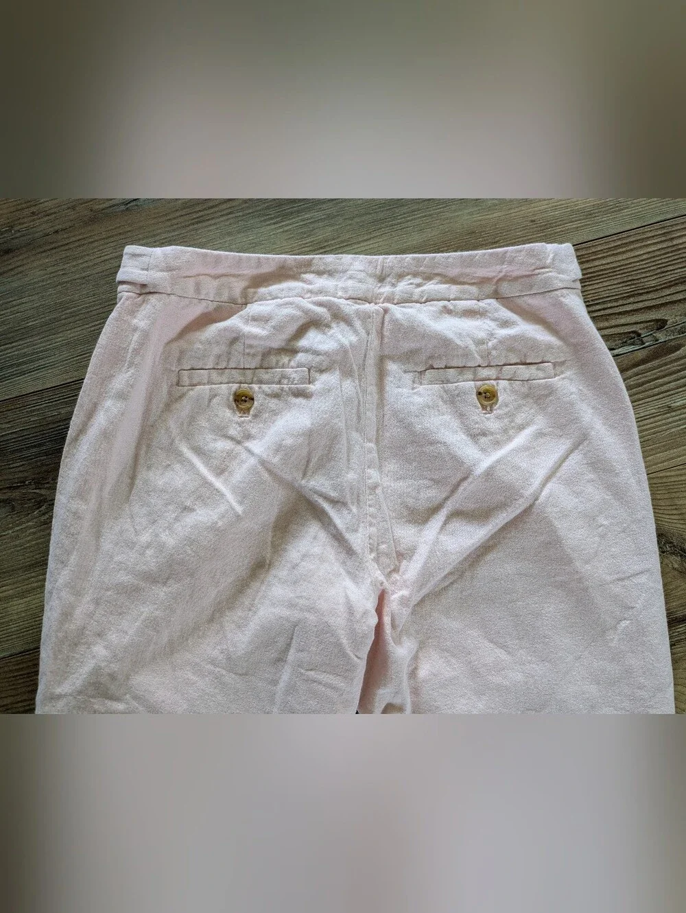 Banana Republic light inches back